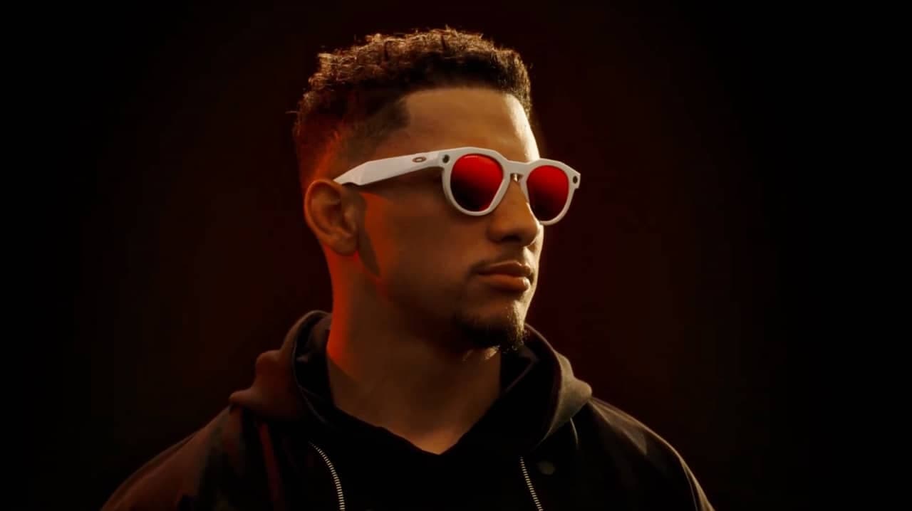 Sporculara özel yeni akıllı gözlük tanıttı: Oakley HSTN